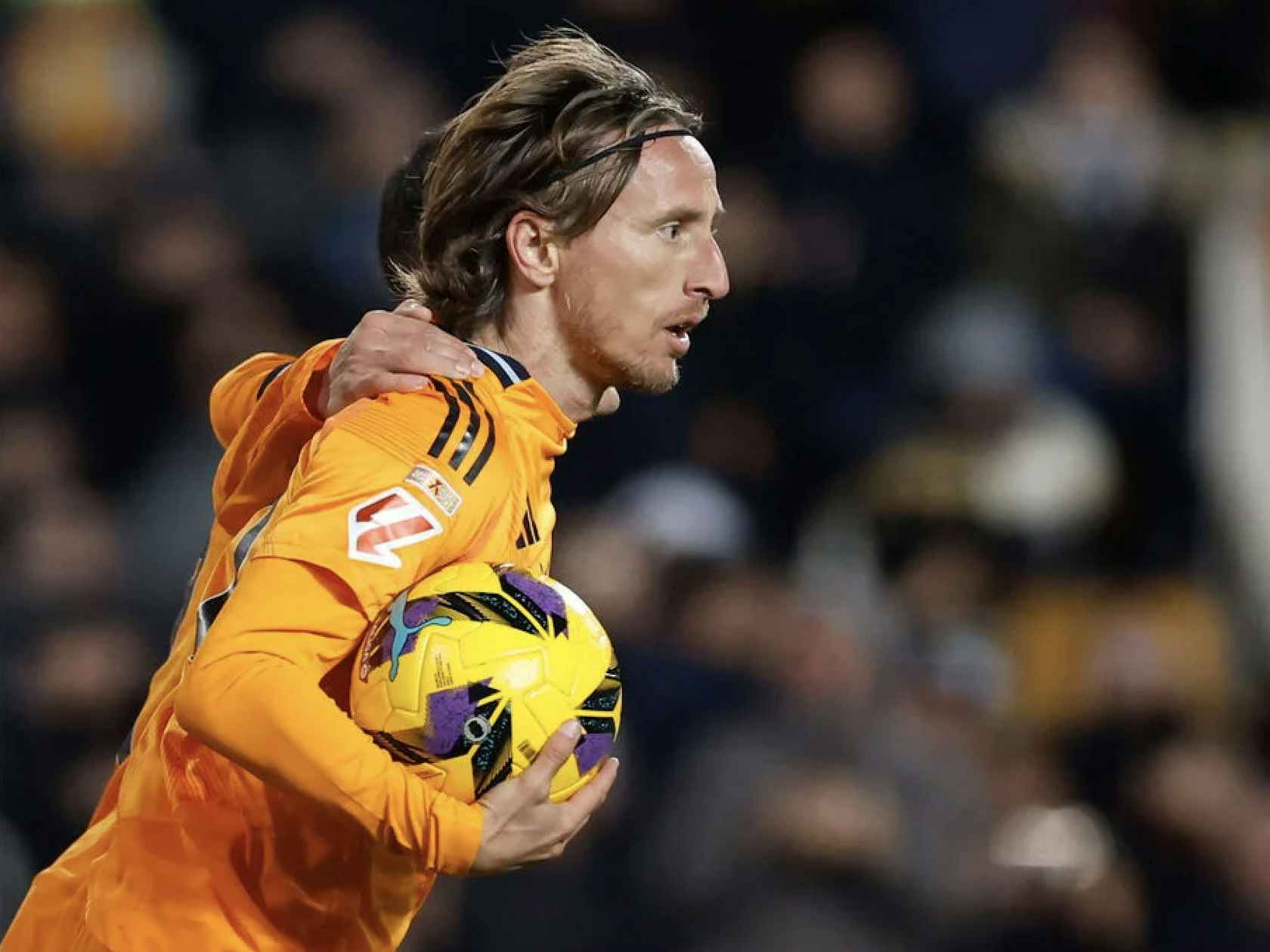 荷兰足协及所有荷兰俱乐部发布声明：呼吁对闹事球迷提起诉讼