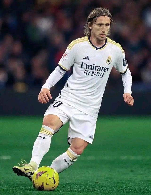 黄健翔：大力支持退役国脚去带青训，外教只能作为补充