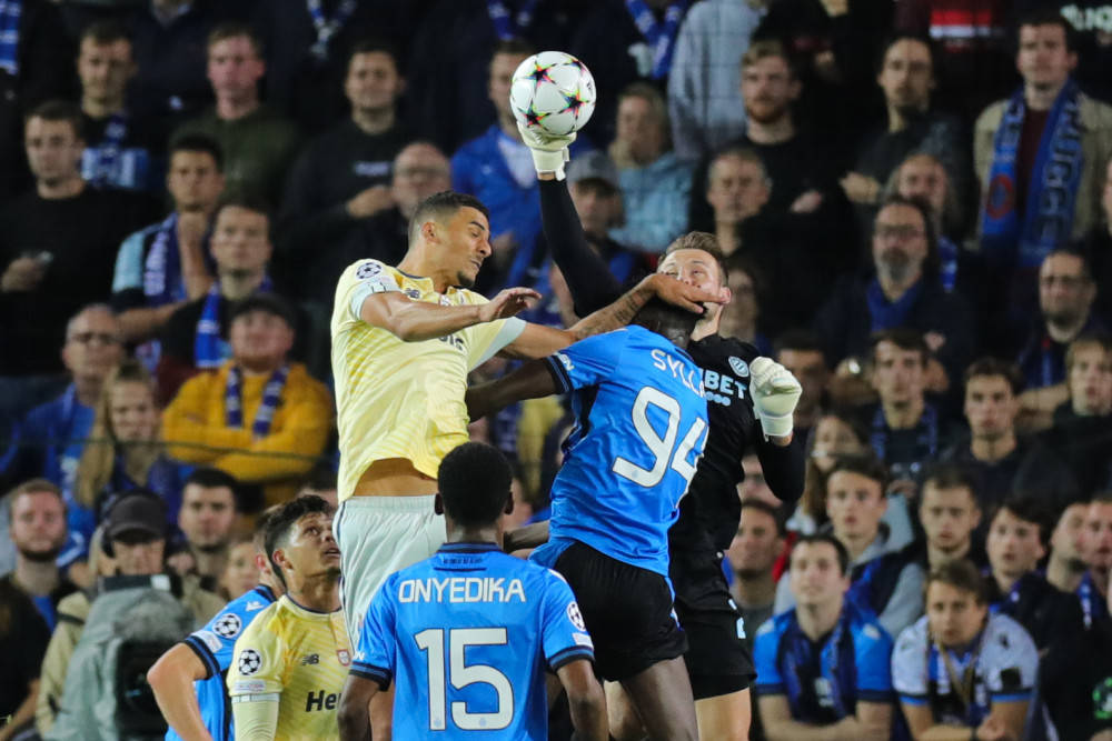 广东男篮在俱乐部杯首战中遭遇山西男篮，惜败对手，全场表现不佳，外援缺席，主力缺阵，山西男篮凭借高效进攻取得胜利。
