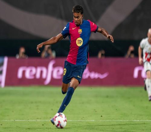 打败了看似无解的梅拉布，彼得-严时隔1975天再次成为了雏量级世界冠军！